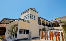 OYO 1621 Rahayu Residence Syariah